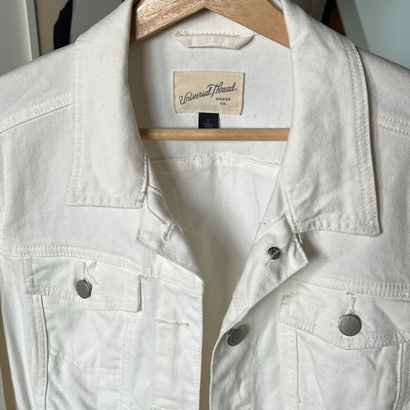 ✨2/$10✨ Universal Thread Classic White Denim Jean Jacket - Picture 2 of 5
